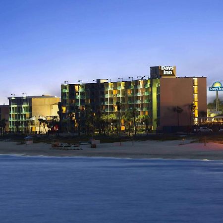 Days Inn By Wyndham Panama City Beach/Ocean Front Exterior foto