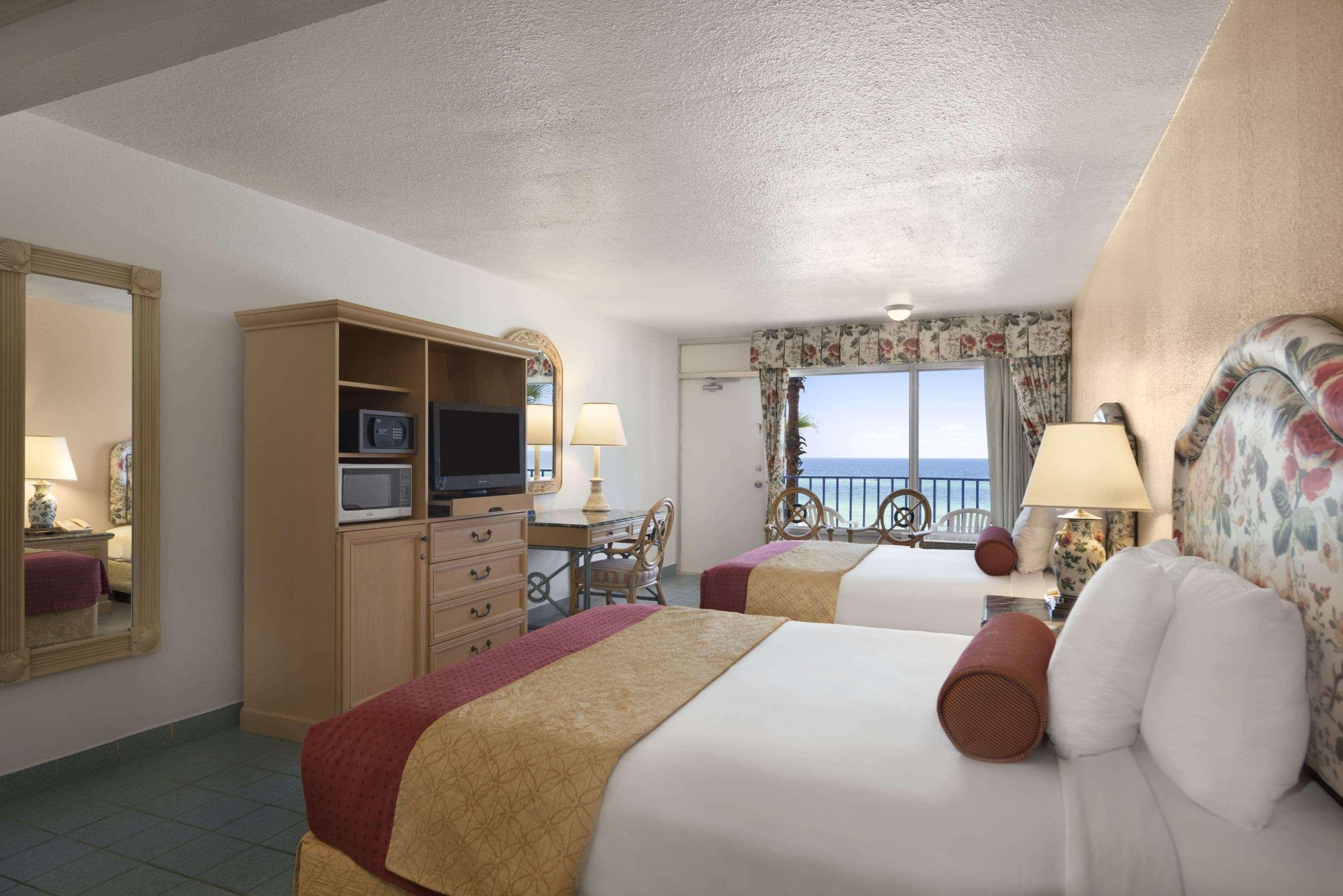 Days Inn By Wyndham Panama City Beach/Ocean Front Exterior foto