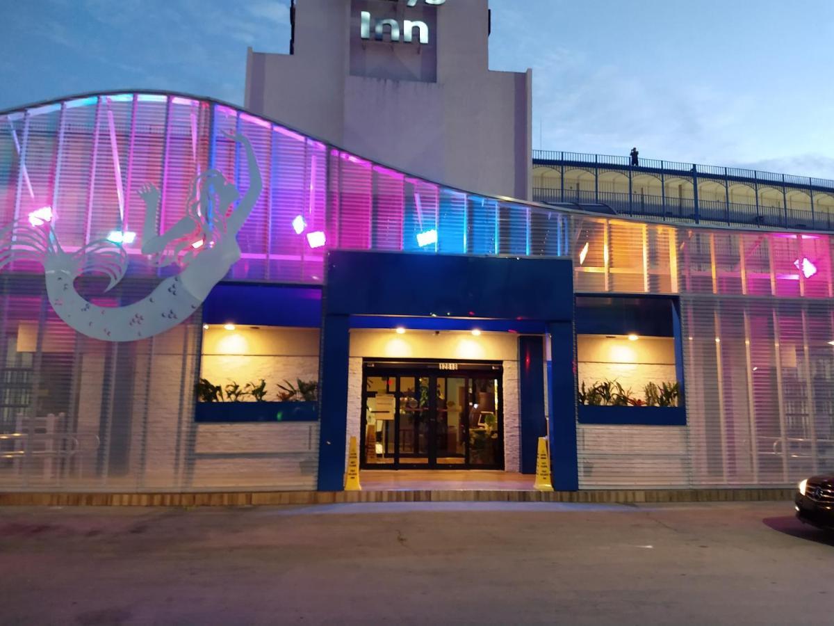 Days Inn By Wyndham Panama City Beach/Ocean Front Exterior foto