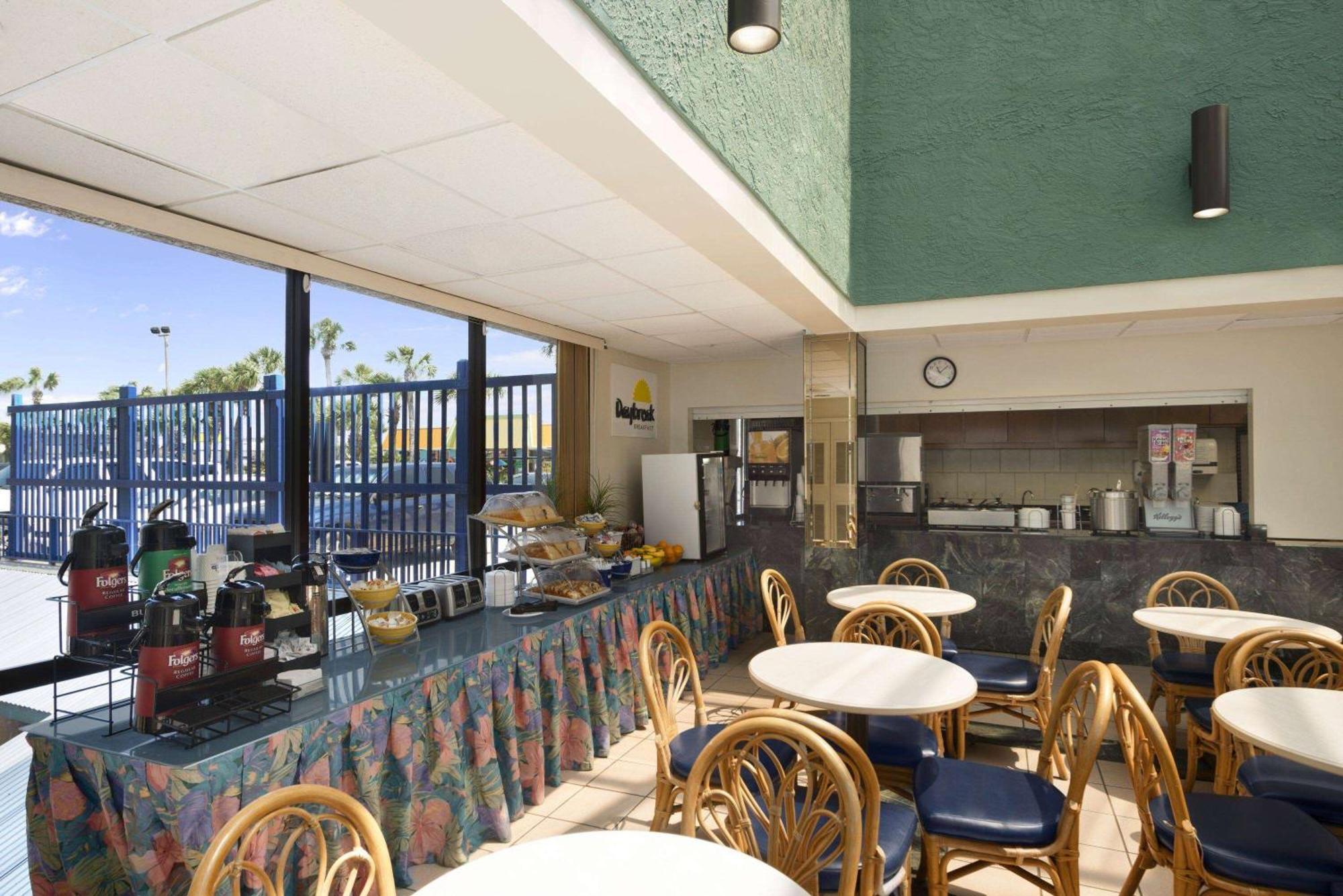 Days Inn By Wyndham Panama City Beach/Ocean Front Exterior foto