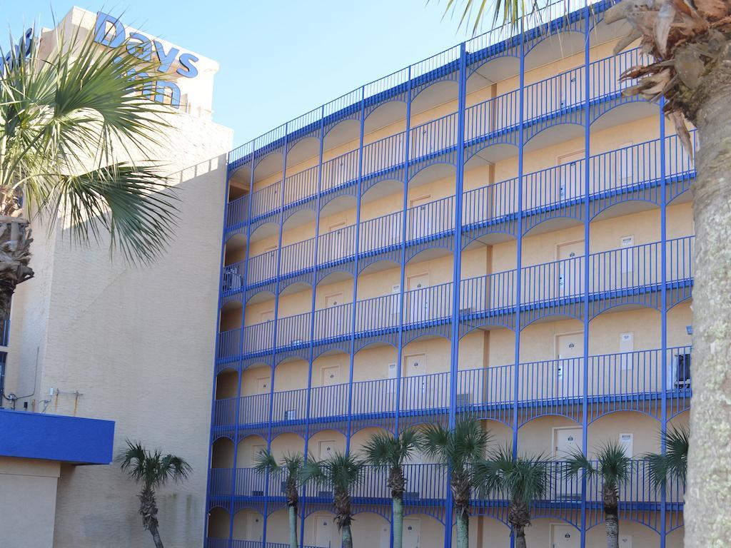 Days Inn By Wyndham Panama City Beach/Ocean Front Exterior foto